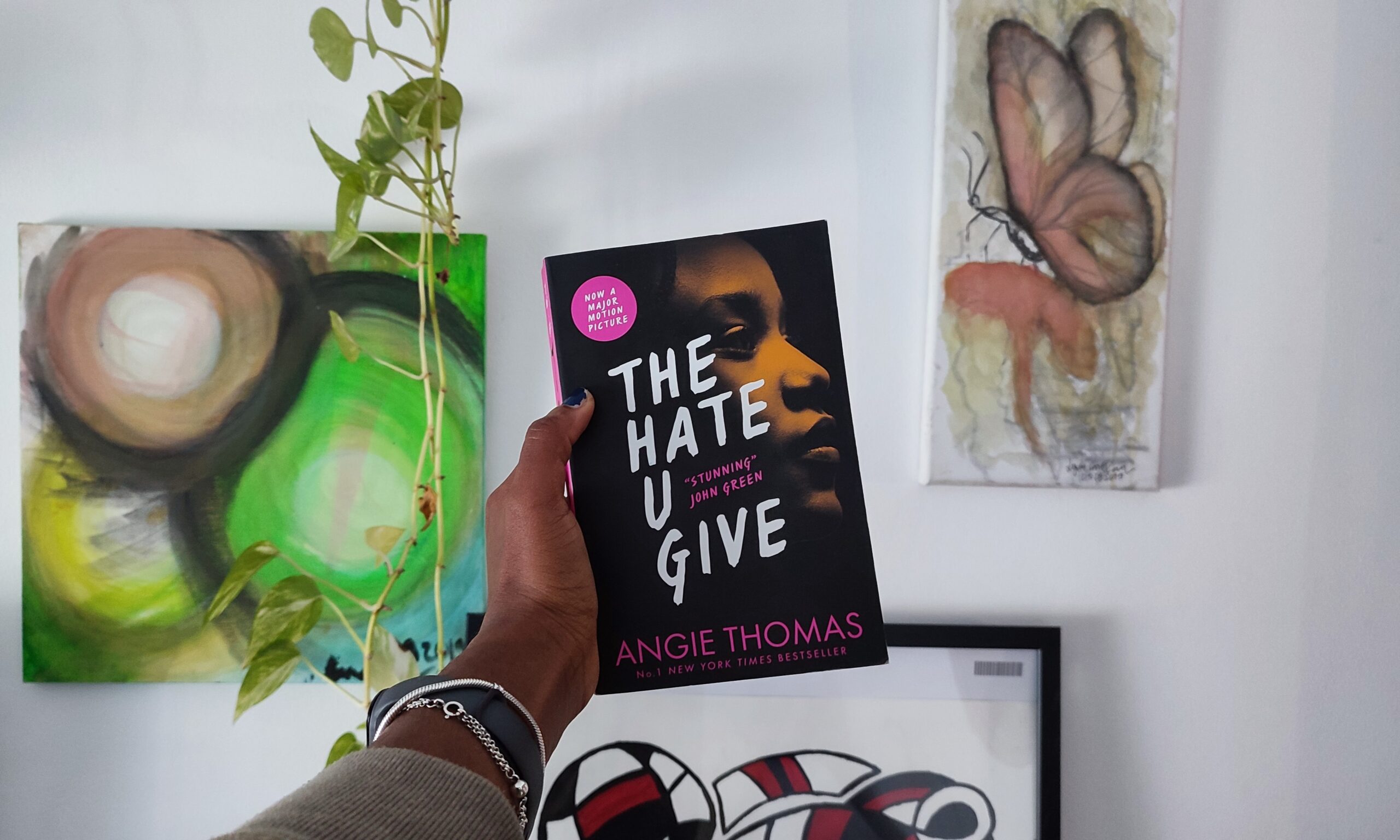 the-hate-u-give-angie-thomas_book-review_livros-sobre-racismo_carolayne-ramos_imperium-blog_wordpress